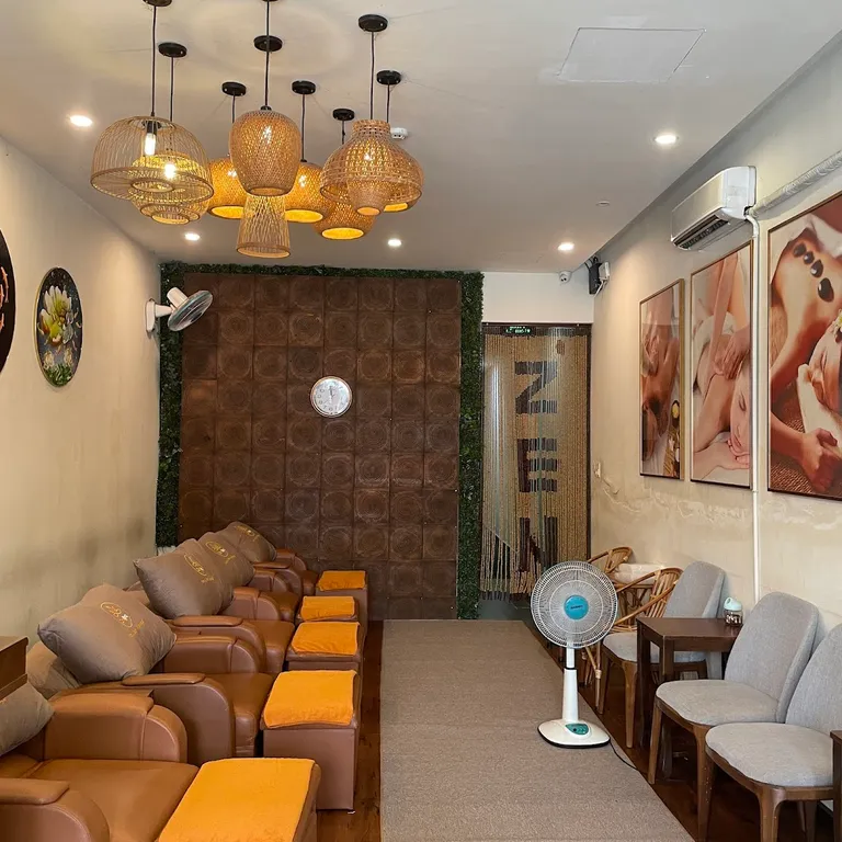 Zen Spa Foot and Body Massage - Photo 1